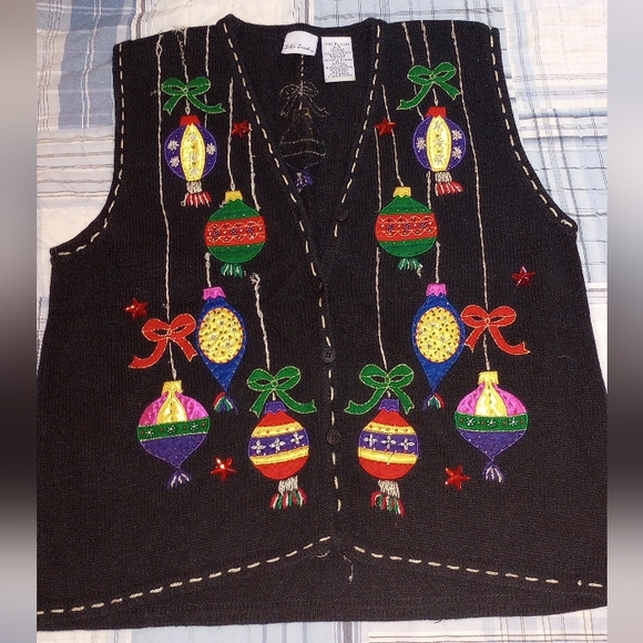 Vintage holiday themed sweater vests - Picture 7 of 15